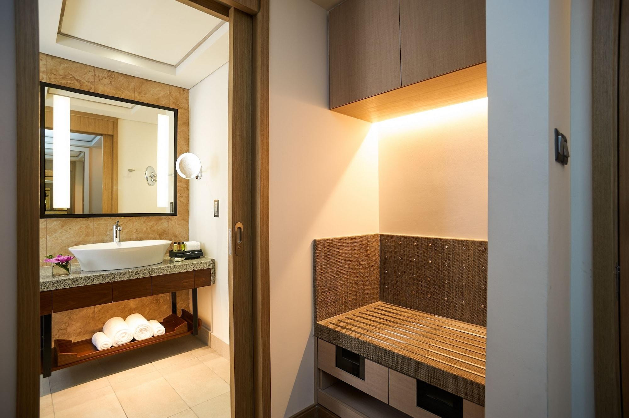 Amari Johor Bahru Hotel Екстериор снимка A steam room in a hotel