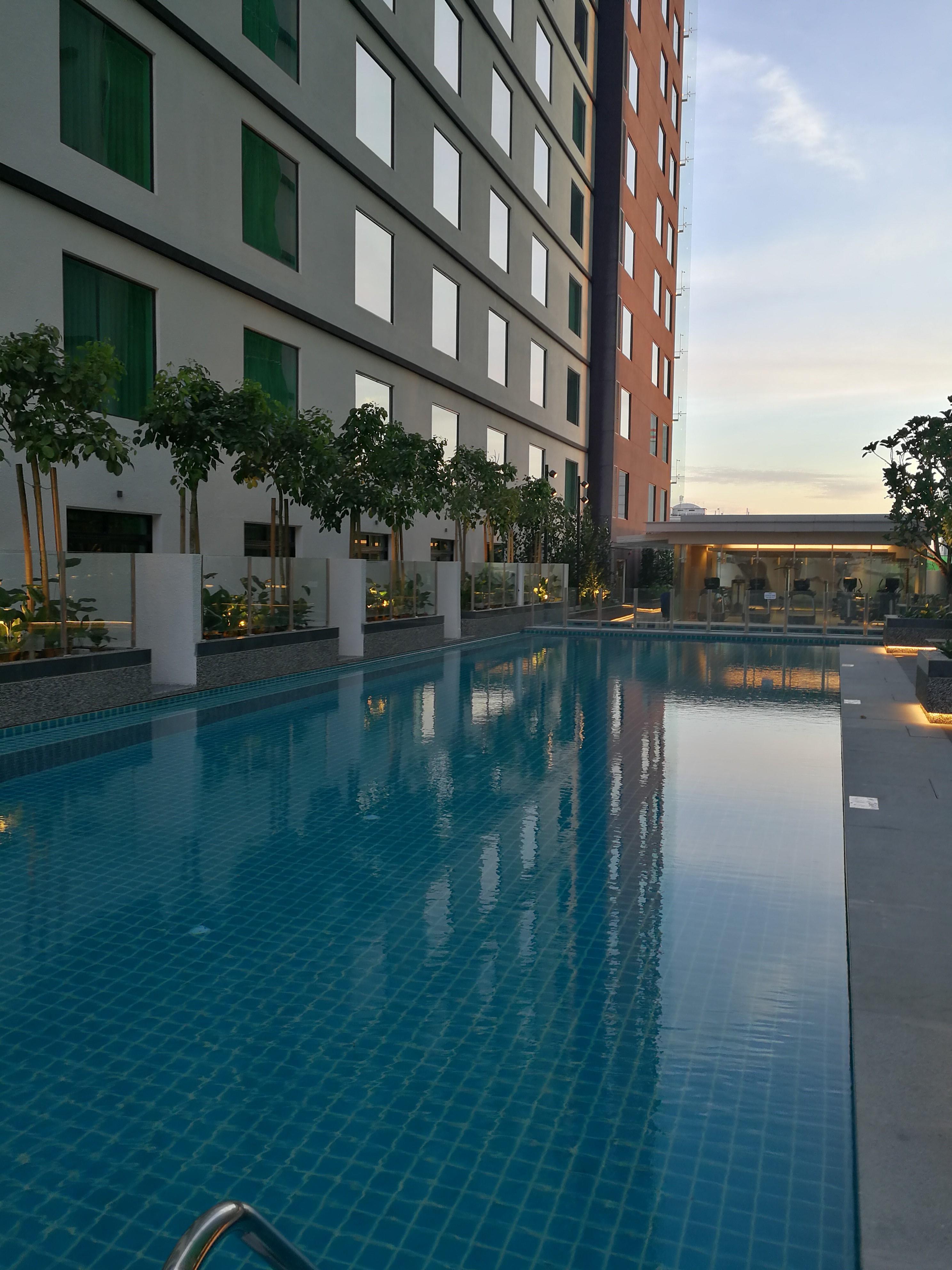 Amari Johor Bahru Hotel Екстериор снимка The pool at the hotel