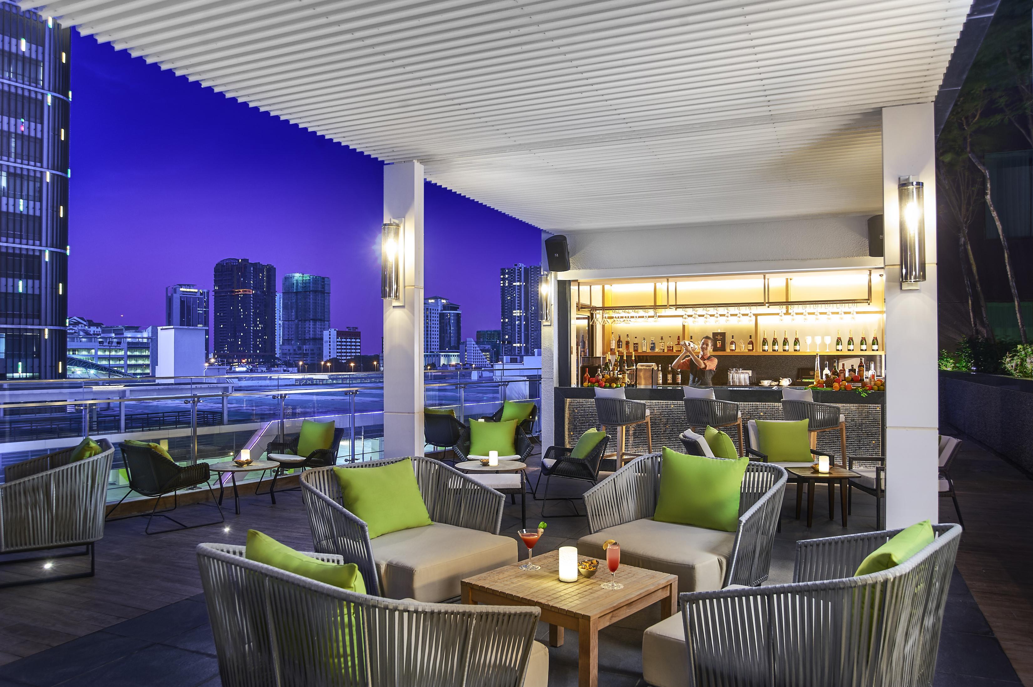 Amari Johor Bahru Hotel Екстериор снимка The Bar
